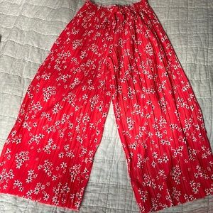 Zara kids flowy pleated floral pants in red
